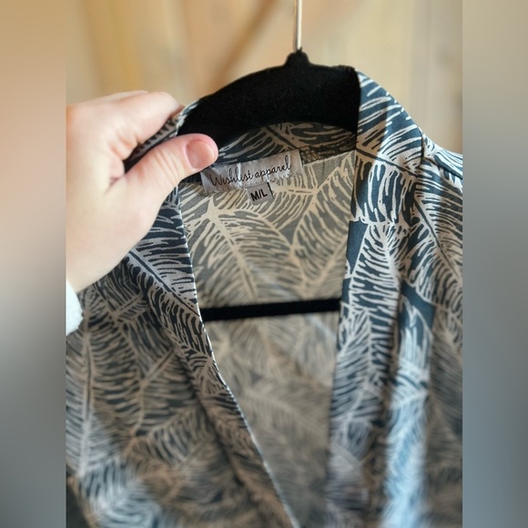 LIKE NEW Wishlist Tie Front Blouse - Picture 2 of 8